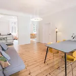 Parkview I Art & Design Apartment
