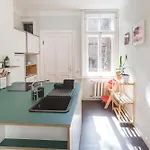 Parkview I Art & Design Apartment