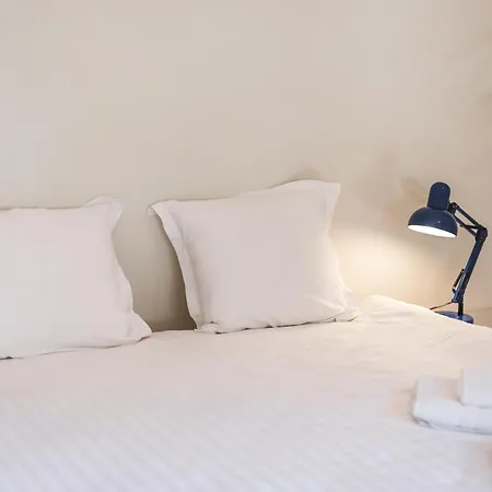 Parkview I Art & Design Apartment